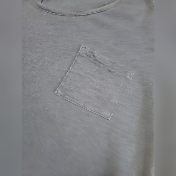 FREE W BUNDLE Gap scoop neck t-shirt - Picture 2 of 8